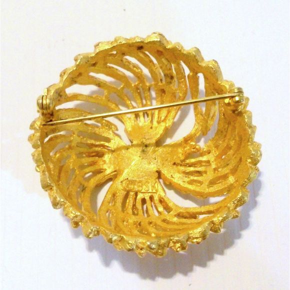 Vintage Brushed Gold Tone Diamond Cut Large Statement Brooch - Picture 3 of 4